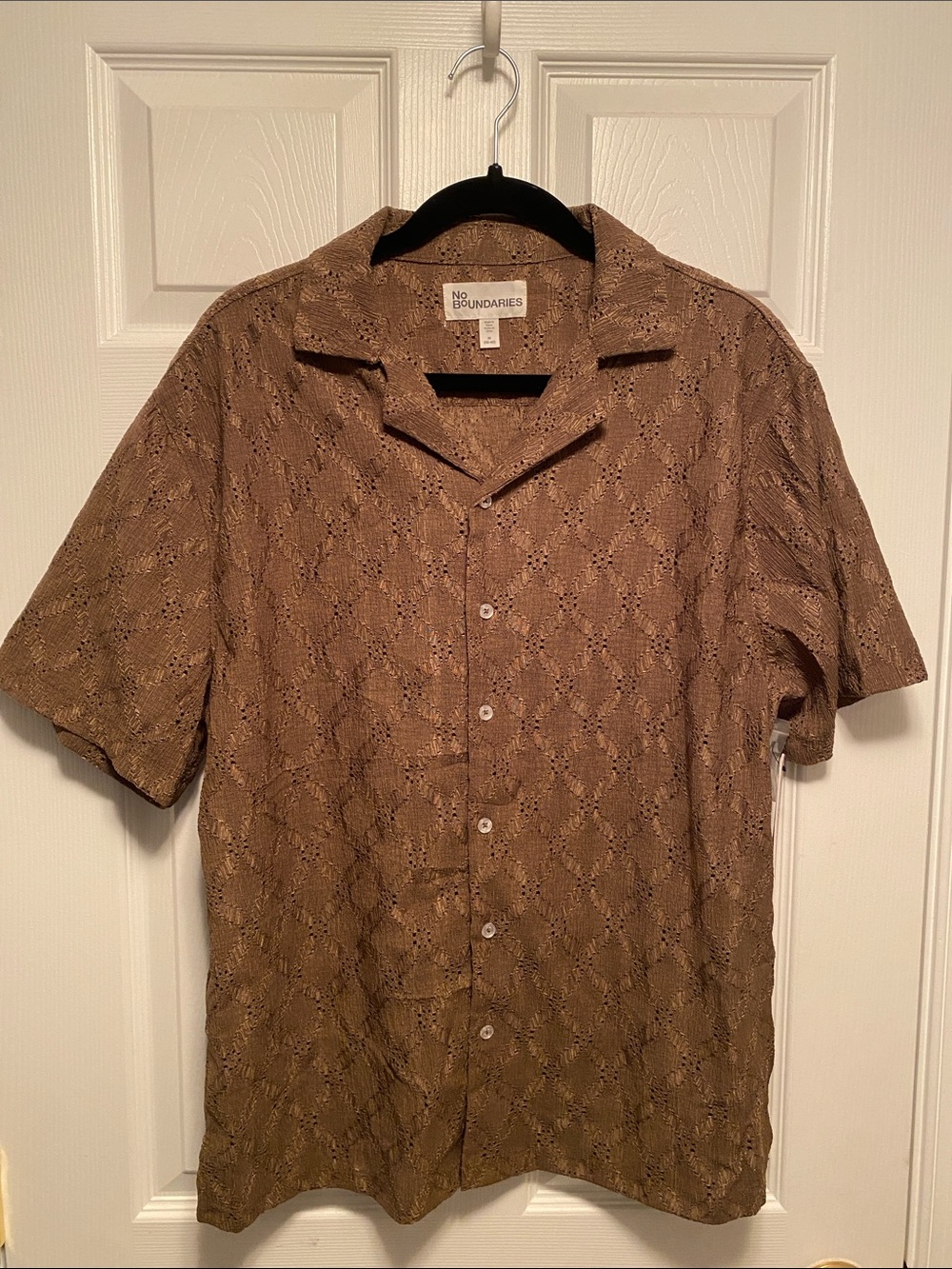 No Boundaries Men’s Brown Eyelet Short-Sleeve Button-Down Shirt…size M (38-40)